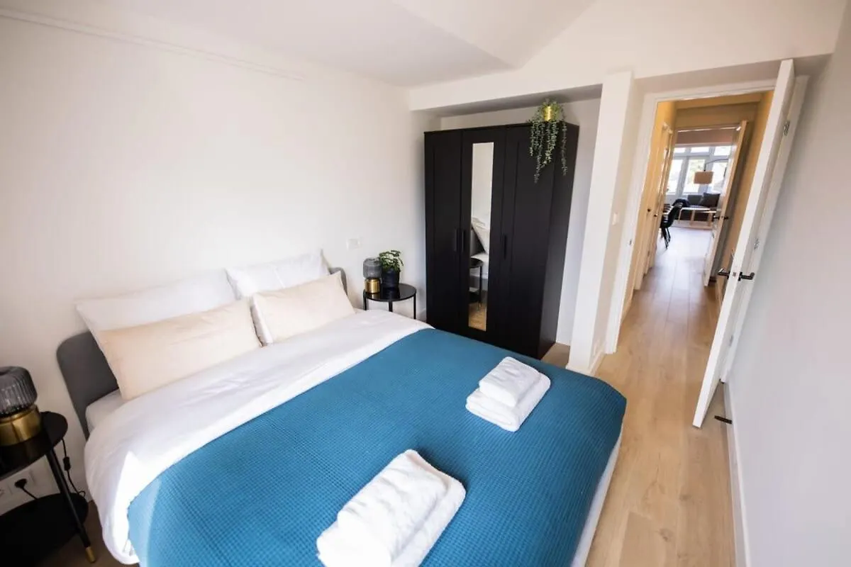 Grandly 3 Bedroom Serviced Apartment 83M2 -Nb306G- Rotterdam 0*,  Netherlands