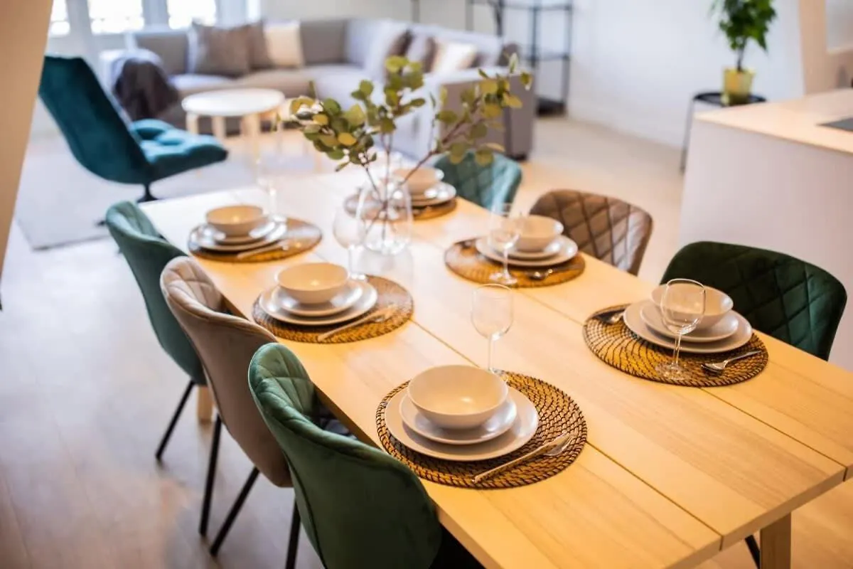 Grandly 3 Bedroom Serviced Apartment 83M2 -Nb306G- Rotterdam Holiday home
