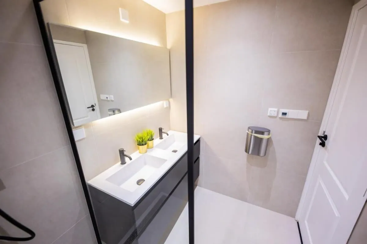 Grandly 3 Bedroom Serviced Apartment 83M2 -Nb306G- Rotterdam Netherlands