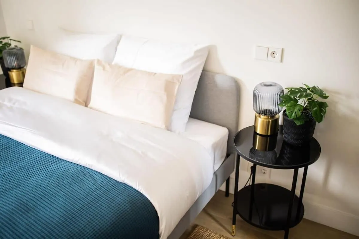 Grandly 3 Bedroom Serviced Apartment 83M2 -Nb306G- Rotterdam 0*,