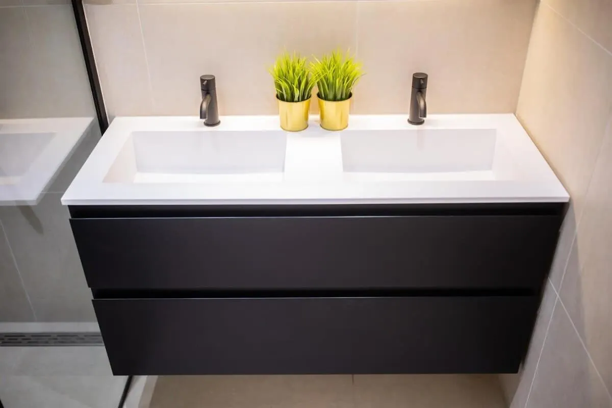 Grandly 3 Bedroom Serviced Apartment 83M2 -Nb306G- Rotterdam Holiday home