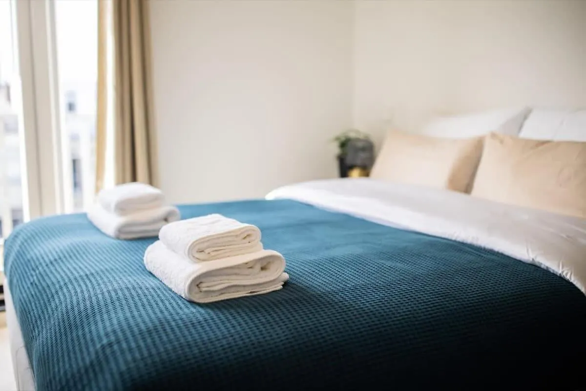 Grandly 3 Bedroom Serviced Apartment 83M2 -Nb306G- Rotterdam 0*,  Netherlands