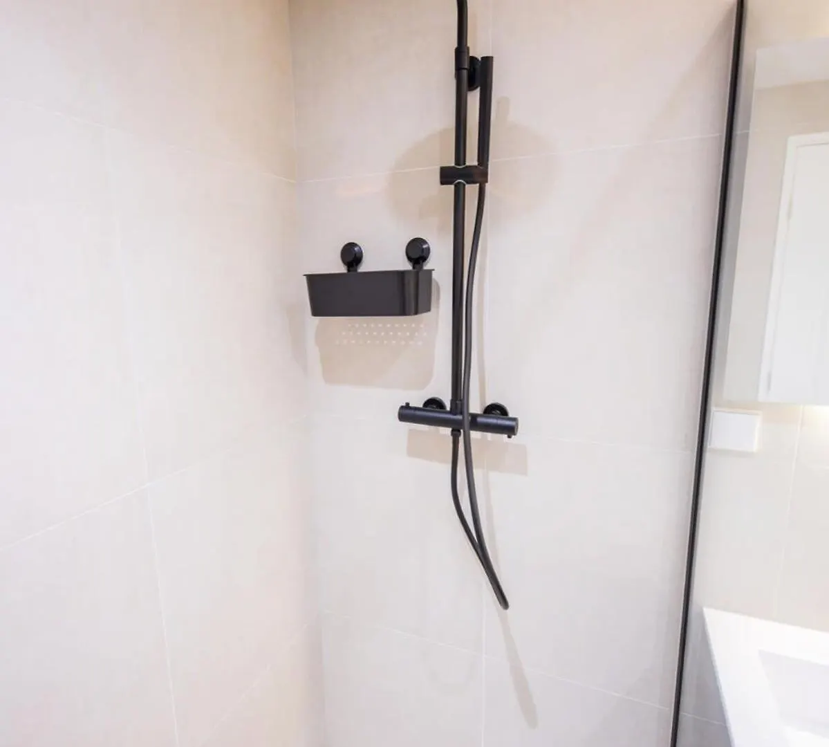 Grandly 3 Bedroom Serviced Apartment 83M2 -Nb306G- Rotterdam Holiday home